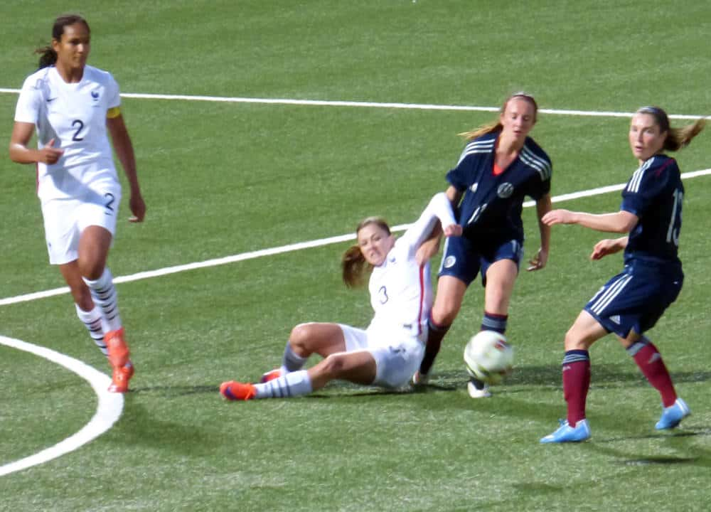 L’émancipation par les crampons : le diktat du foot féminin