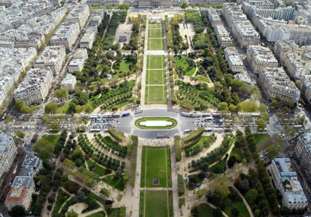 Champ de Mars : Kenza et Amel poignardées aux cris de « Sales Arabes ! »