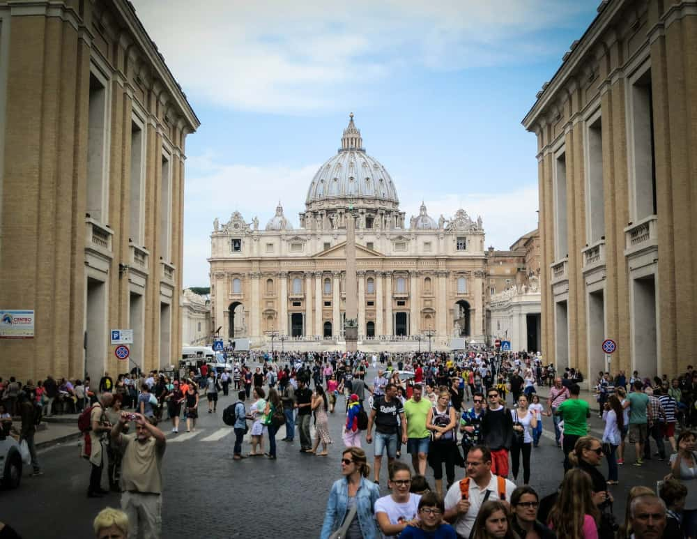 Le Vatican s’oppose à un projet de loi anti-homophobie