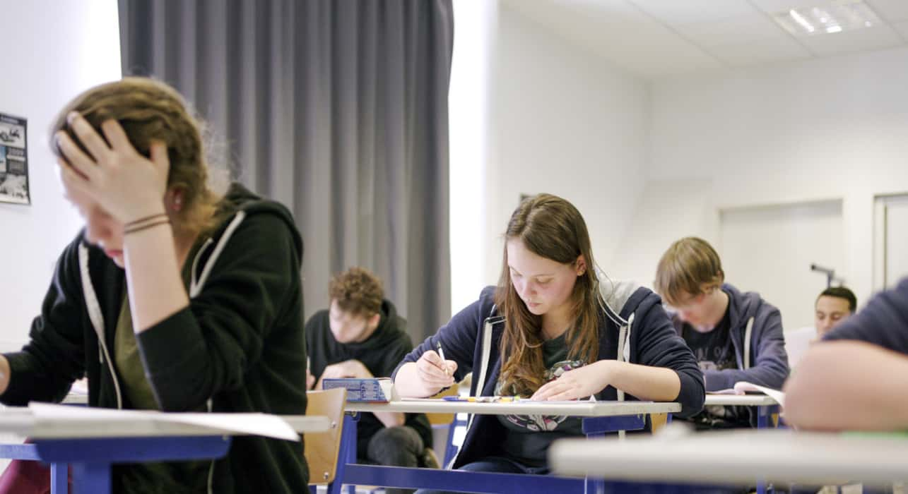 Bac 2022 : une élève "agressée" par une CPE pour son voile