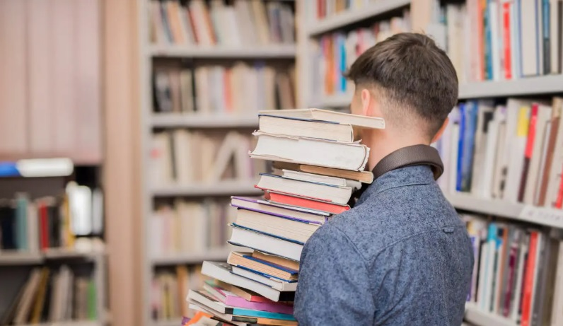 Etude : les Français lisent de moins en moins
