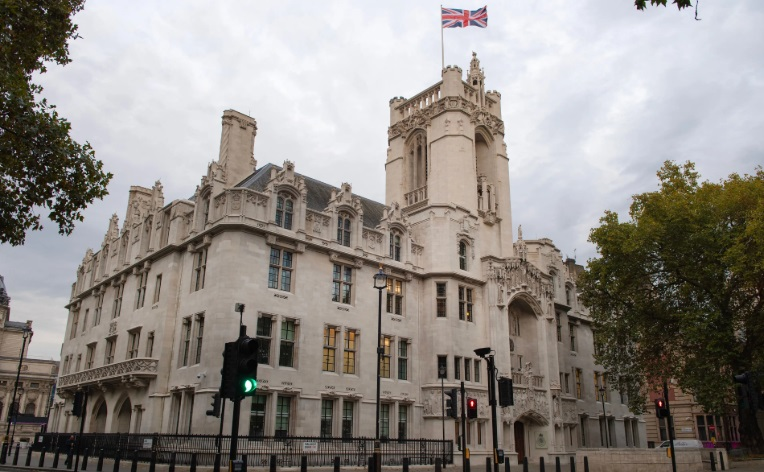 La Cour britannique tranche : une femme est définie par son sexe biologique