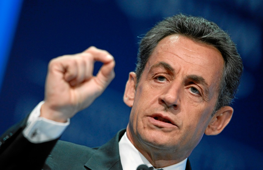 L’ancien président français Nicolas Sarkozy derrière les barreaux