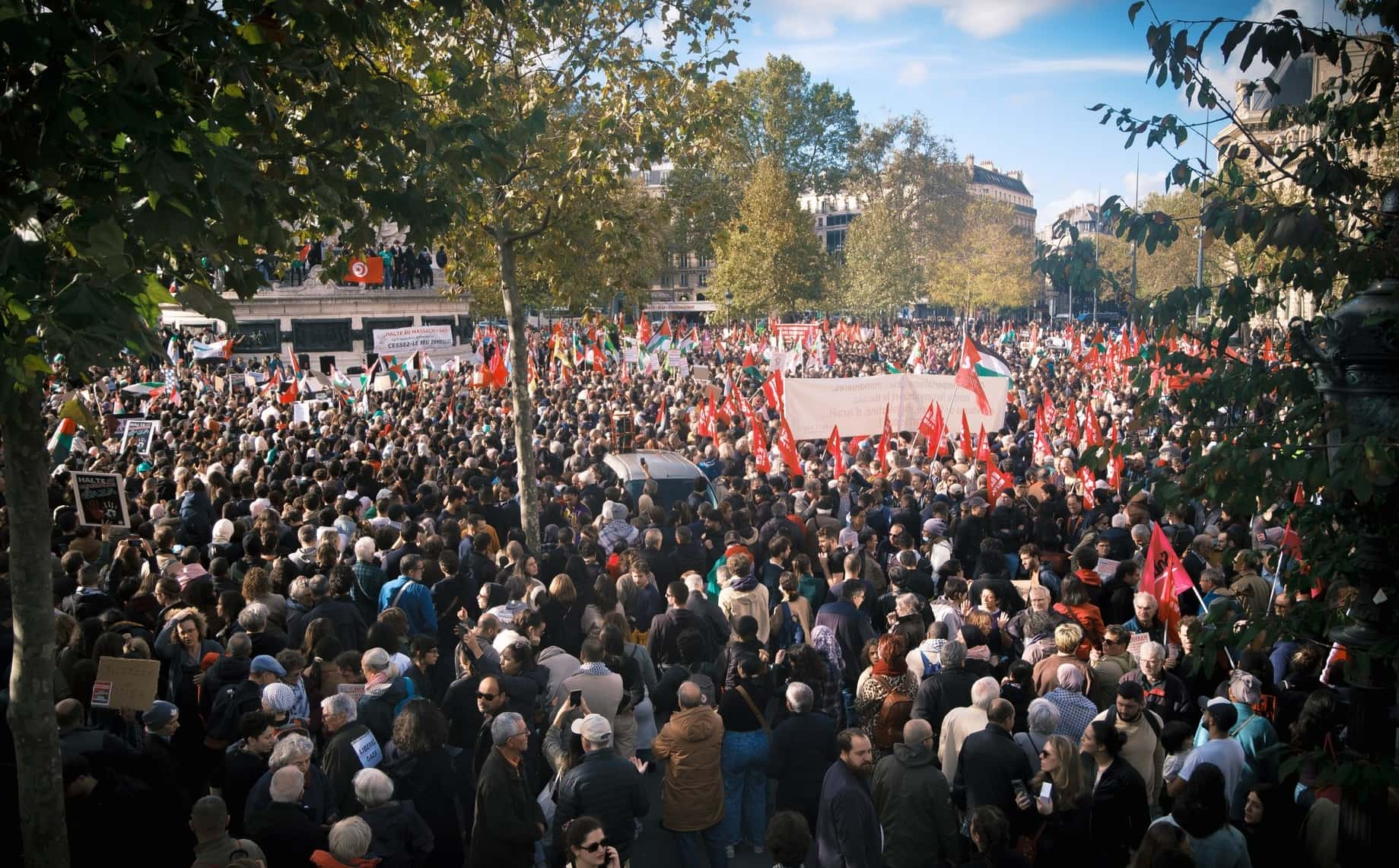 Paris : 30 000 manifestants contre "les massacres" à Gaza