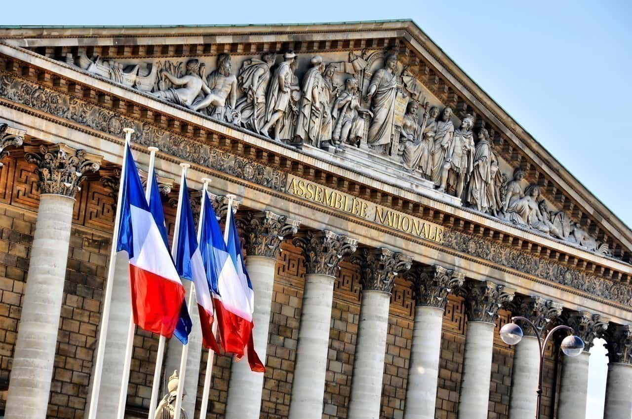 Loi immigration : une « victoire idéologique » pour l'extrême droite