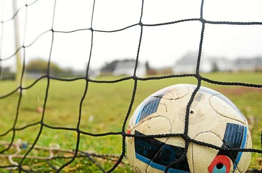 Un entraineur d'un club de foot amateur licencié pour islamophobie