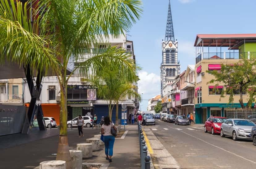 Mobilisations en Martinique : « l'État doit prendre des décisions fortes »