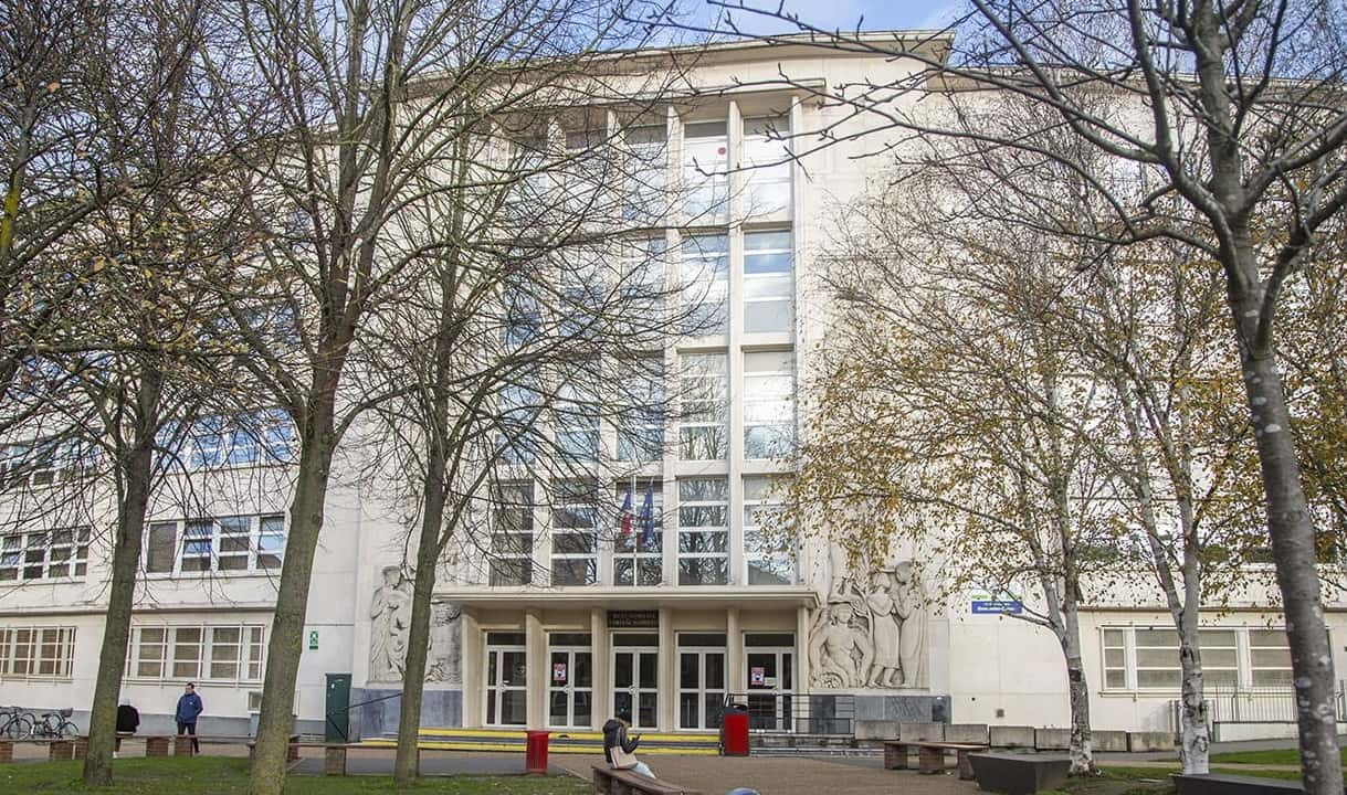 Arras : que sait-on de l'assassinat du professeur Dominique Bernard ?