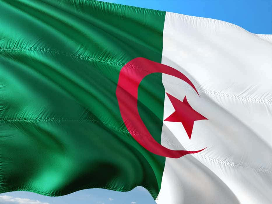 Les 5 conditions du président algérien pour une visite en France