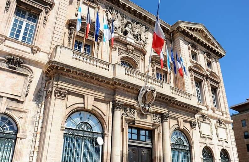 Plusieurs mairies de France éteignent leurs lumières pour Rafah